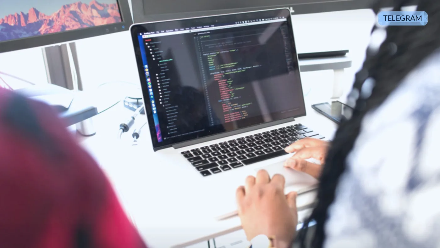 Консольная команда Yii2 для обслуживания Telegram-бота: webhook, getMe и ротация логов